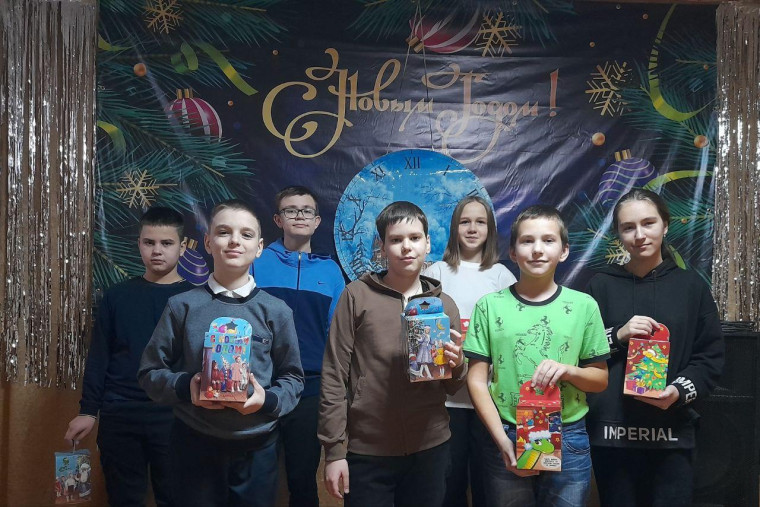 Новогодние подарки образование.
